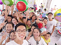 Selfie of CUHK students and local students in Longsheng, Guangxi Province after voluntary teaching programmes (Photo Credit: Louis Chan; Programme Host: South China University of Technology)